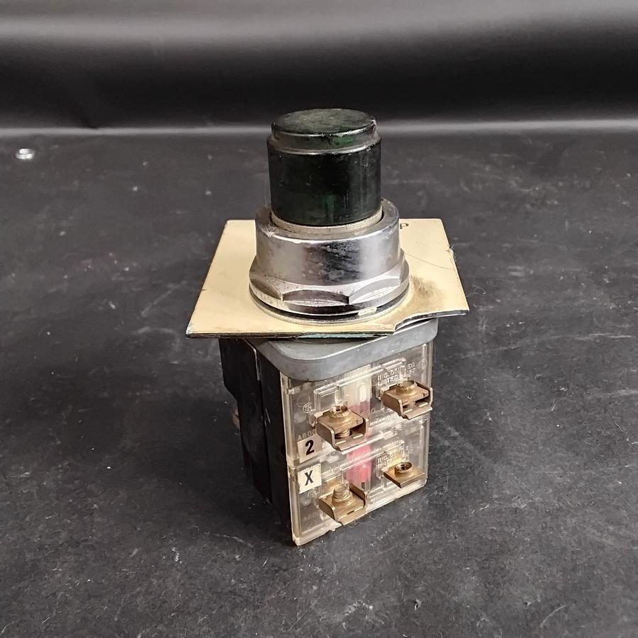 Used FURNAS 52PA6G3A PUSH BUTTON ($17 OBO)