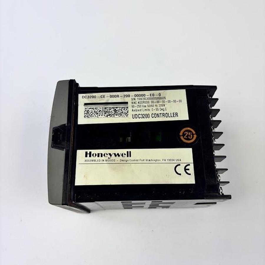 Used HONEYWELL DC3200-CE-000R-200-00000-E0-0 DIGITAL CONTROLLER
