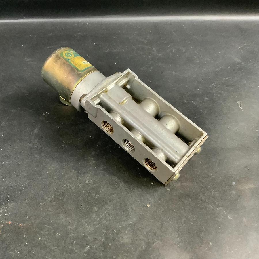 Used HONEYWELL SKINNER H935LB2150 SOLENOID VALVE ($45 OBO)