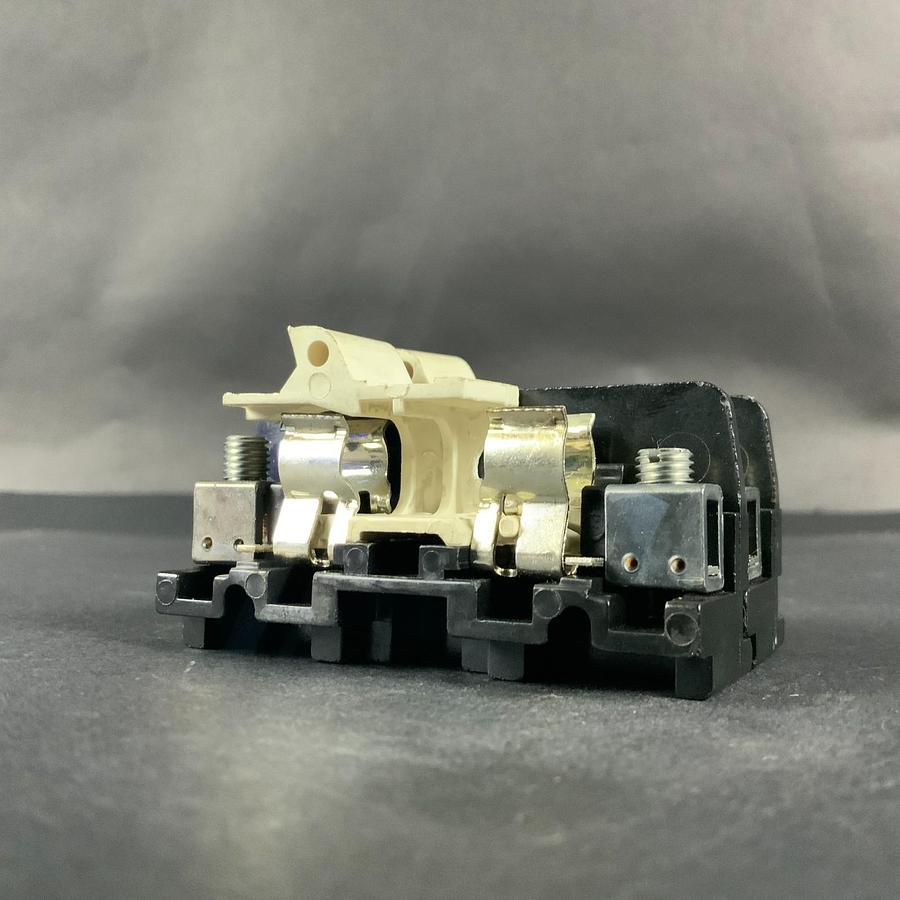Used BUCHANAN 361.362 FUSE BLOCK HOLDER ($10 OBO)