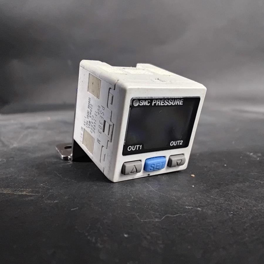 Used SMC PSE303-M PRESSURE DISPLAY ($40 OBO)