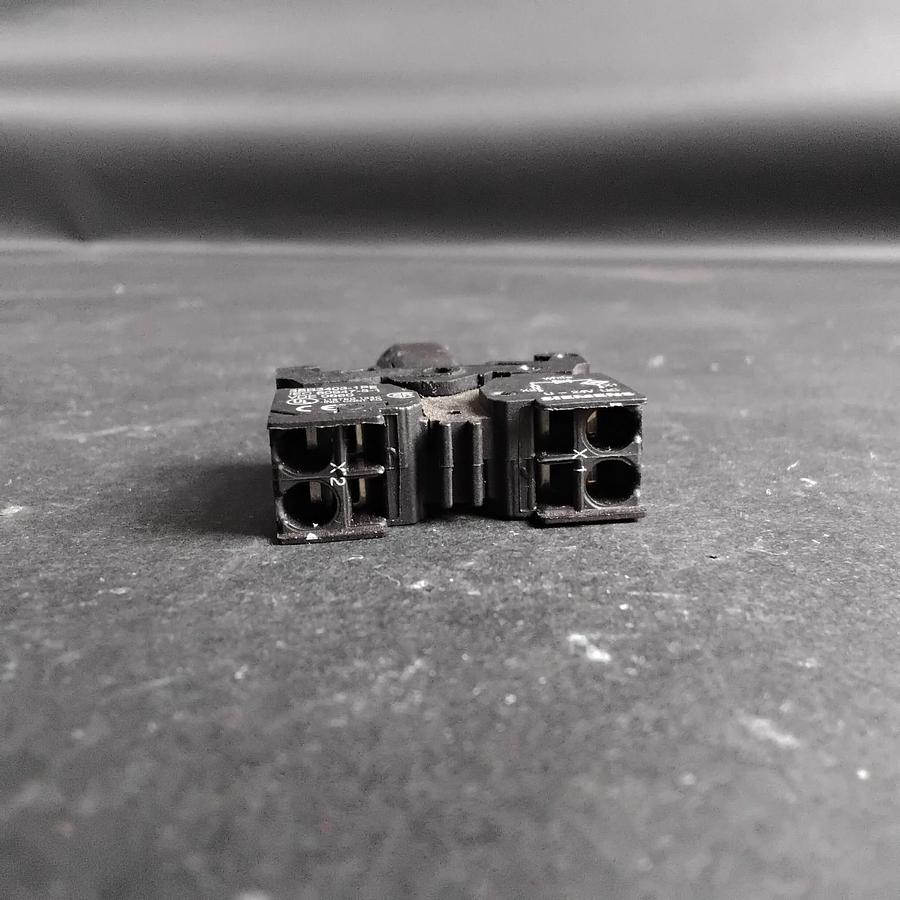 Used SIEMENS 3SB3403-1PE CONTACT BLOCK ($14 OBO)
