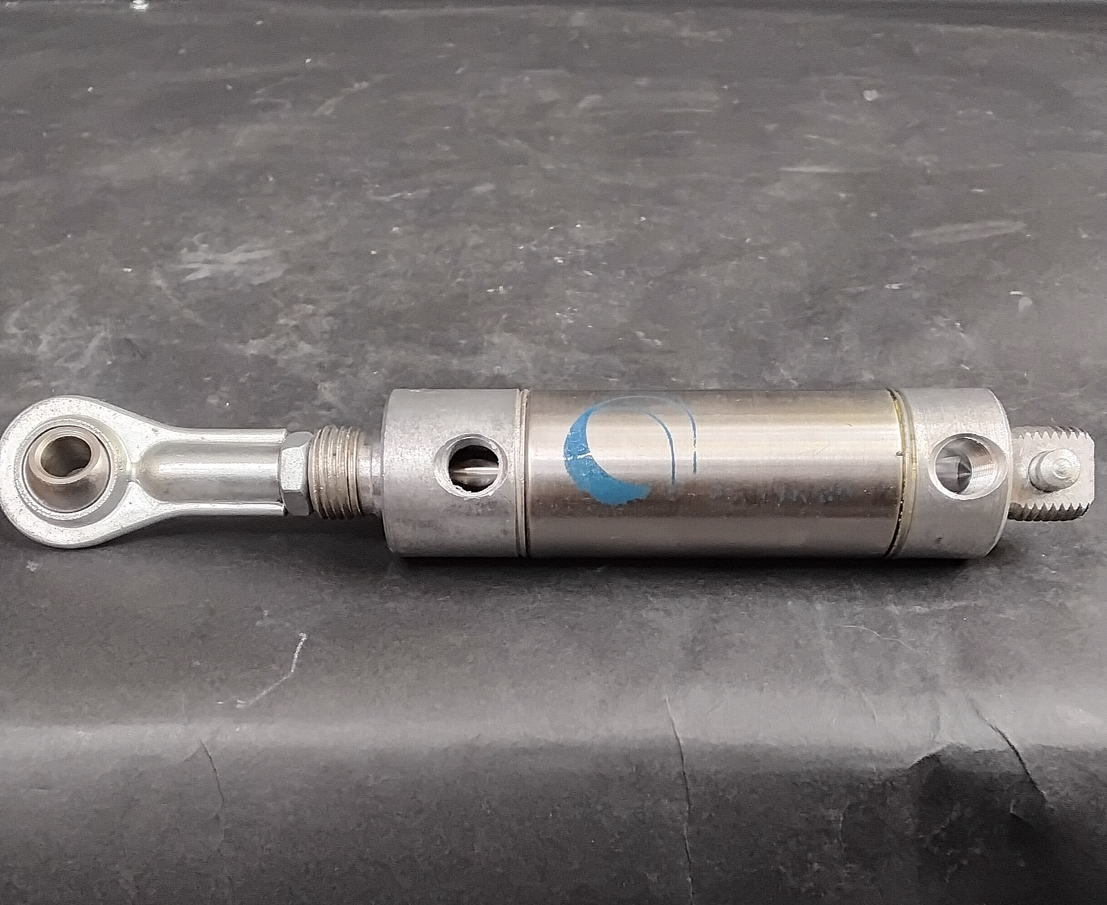 Used AMERICAN PNEUMATIC AIR CYLINDER 1062DVS-1.00 ($14 OBO)