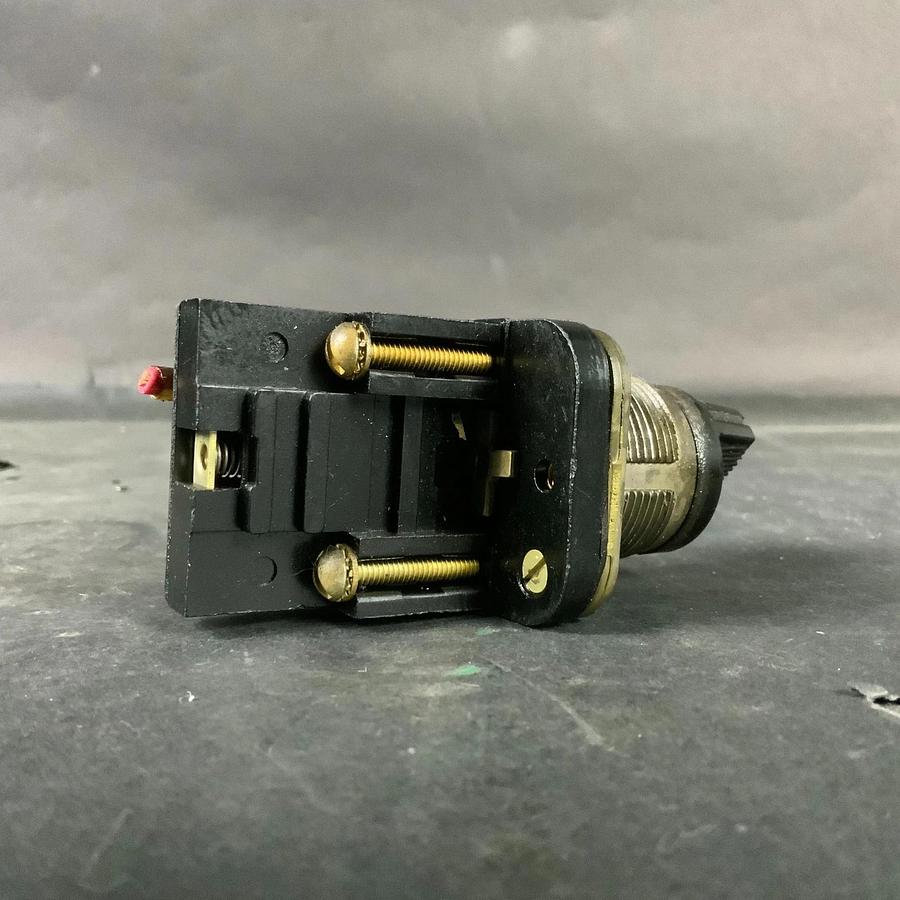 Used ALLEN BRADLEY 800T-H2A SELECTOR SWITCH ($20 OBO)