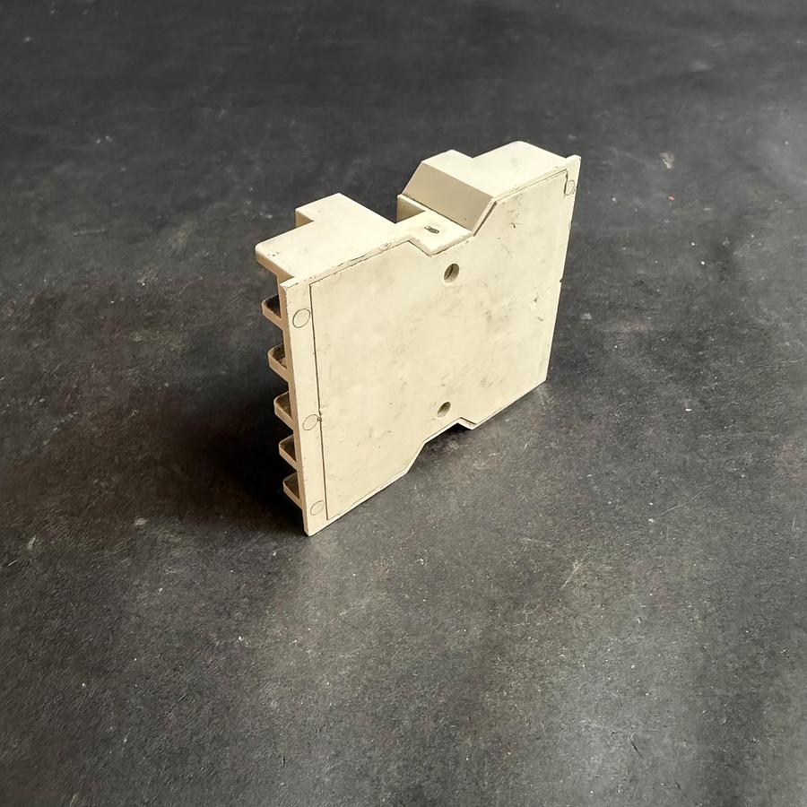 Used UNBRANDED 11-PIN RELAY BASE ($12 OBO)