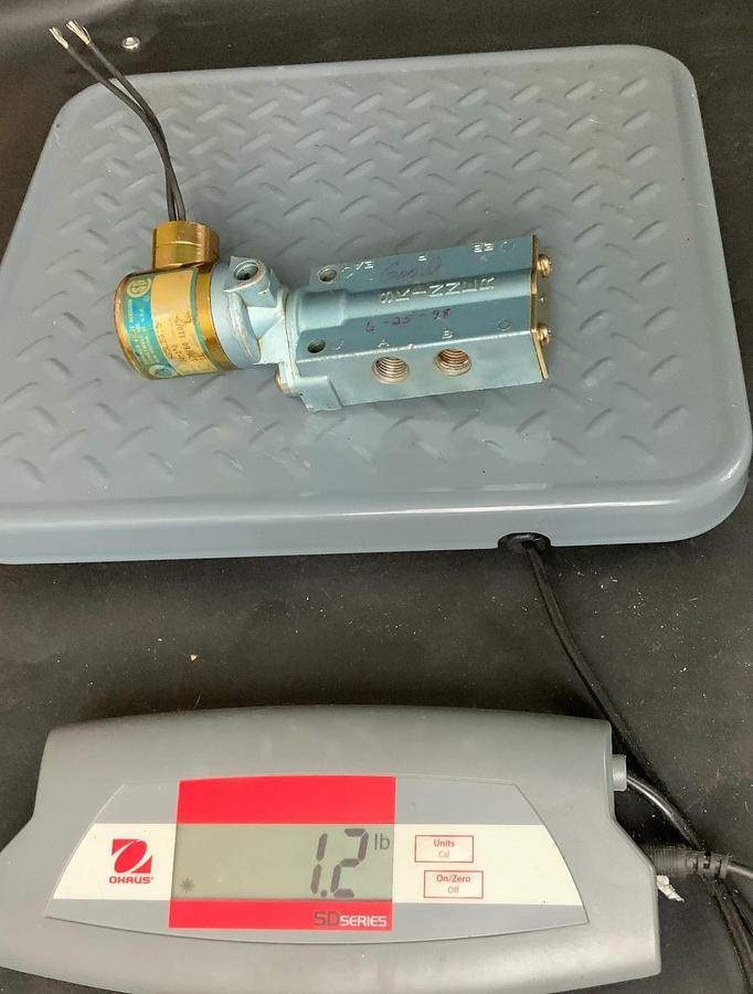 Used SKINNER SOLENOID VALVE H935LB2150 120V AC 1/4 NPT ($115 OBO)