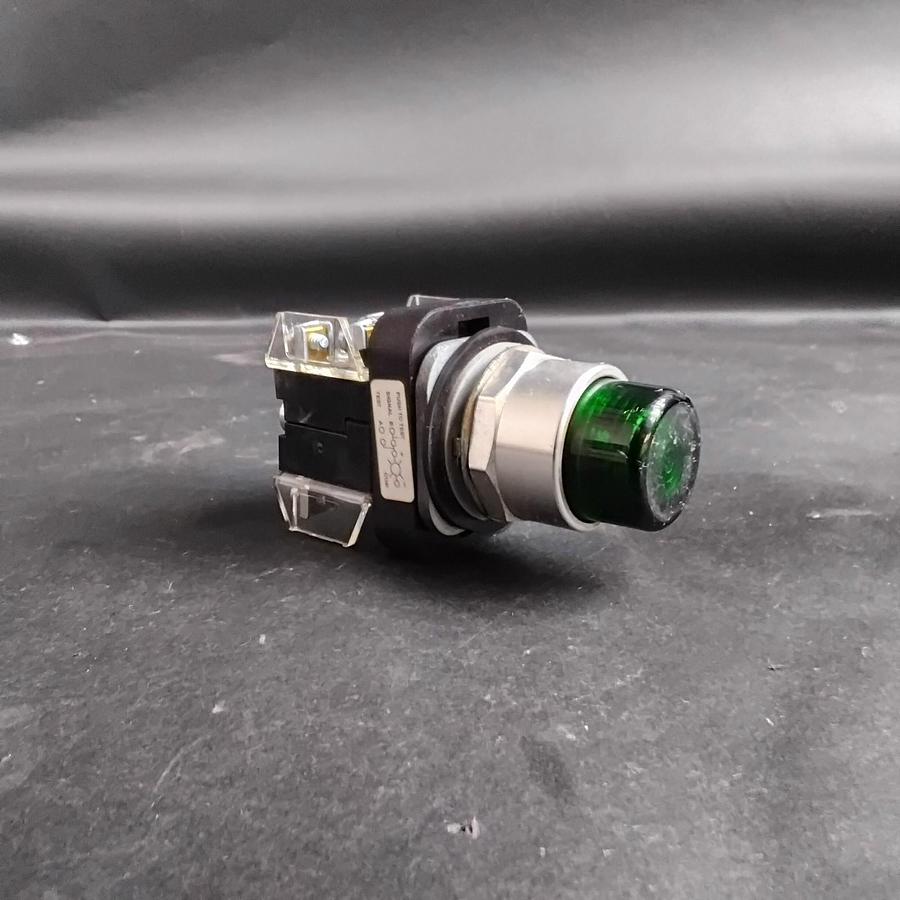 Used ALLEN BRADLEY 800-QTH24G GREEN PUSHBUTTON ($40 OBO)