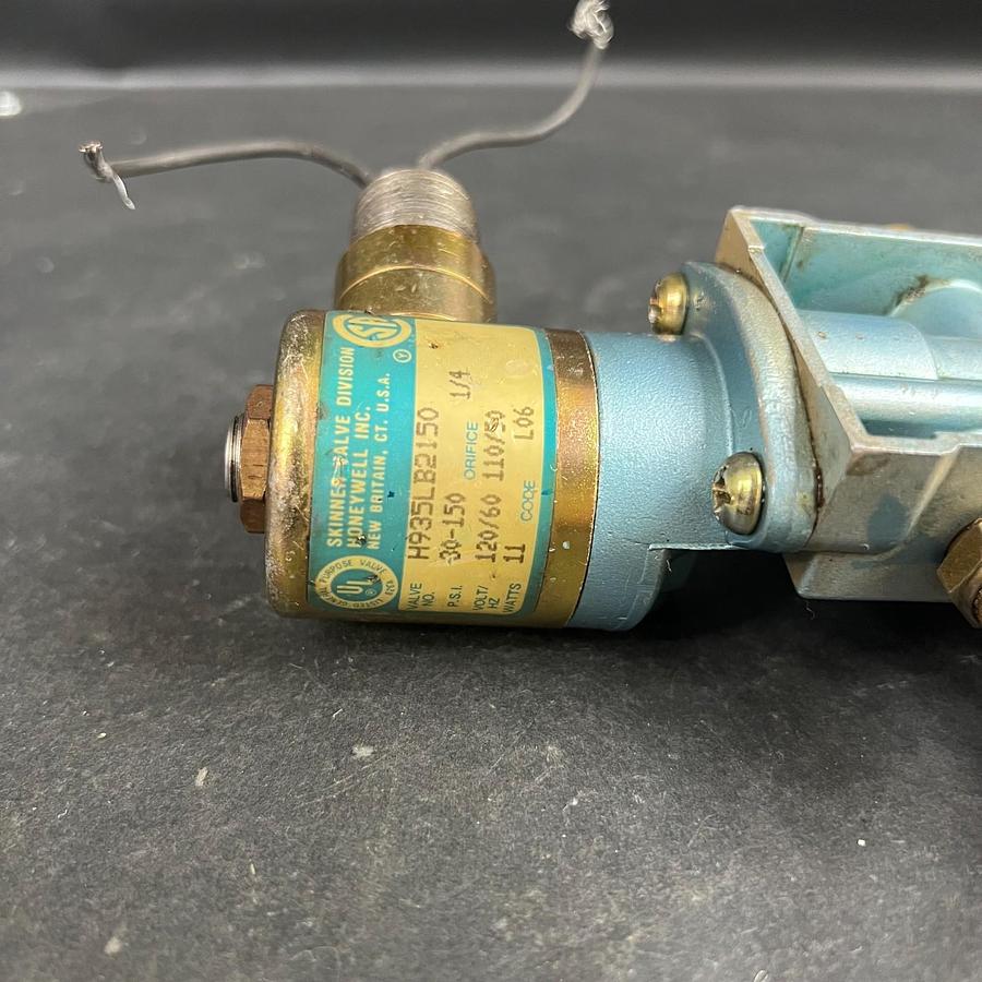 Used SKINNER H935LB2150 SOLENOID VALVE ($35 OBO)