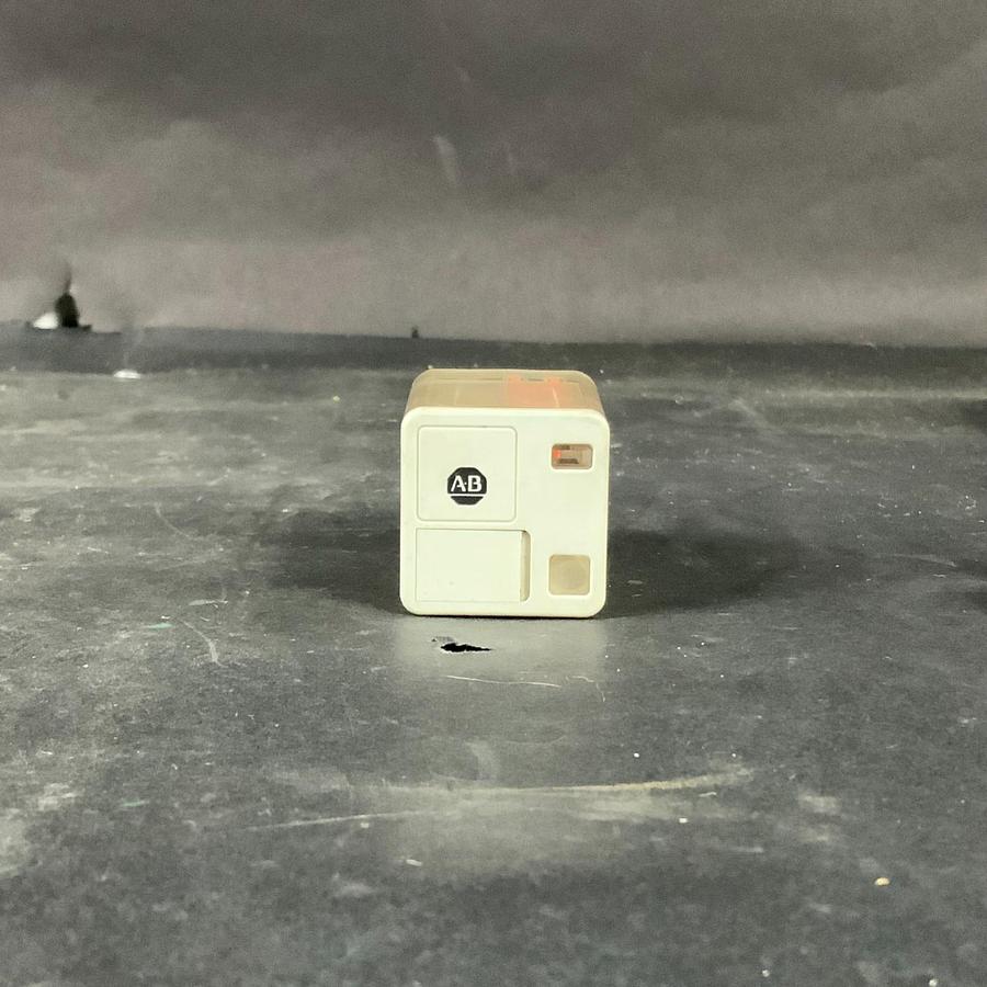 Used ALLEN BRADLEY 700 HA32A1 SERIES B RELAY($7 OBO)