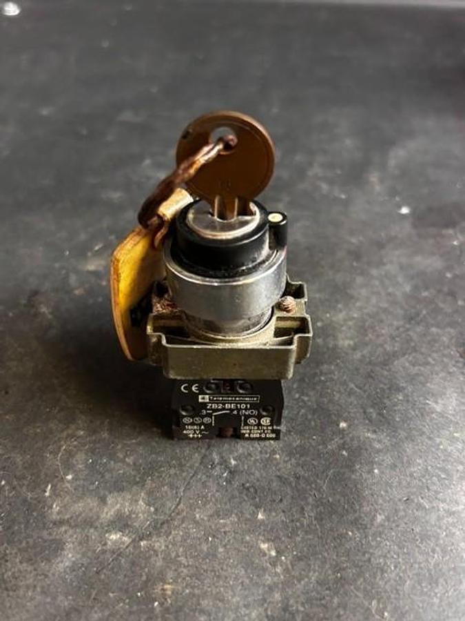 Used TELEMECANIQUE ZB2-BE101 KEYED SELECTOR SWITCH ($14 OBO)