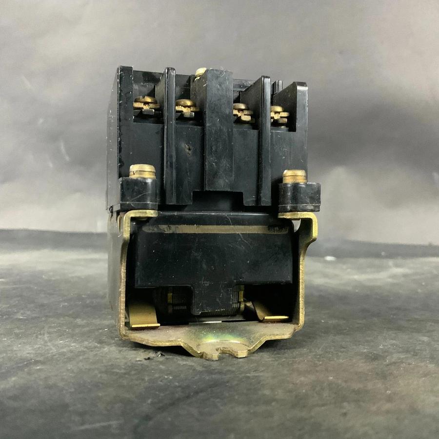 Used ALLEN BRADLEY 700-N400A1 SERIES C CONTROL RELAY ($25 OBO)