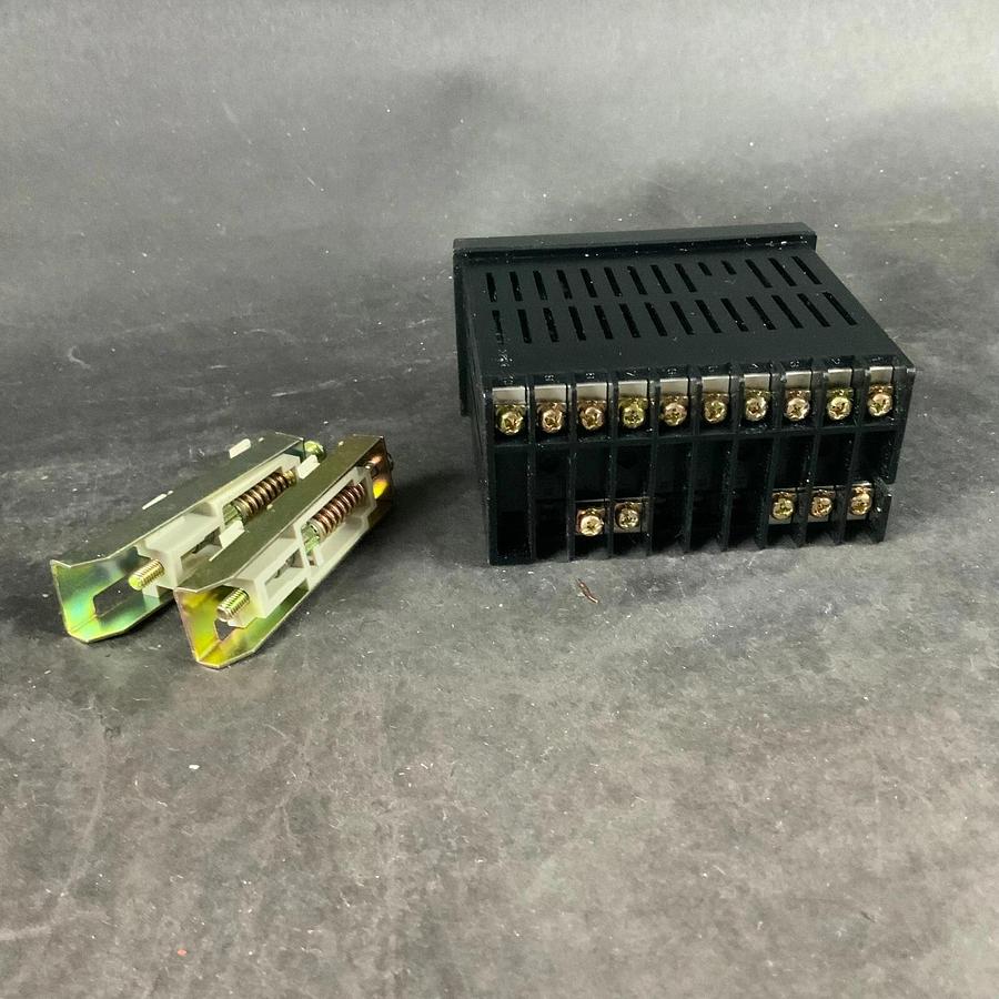 Used OMRON E5EN-C3MTC-500 TEMPERATURE CONTROLLER ($50 OBO)