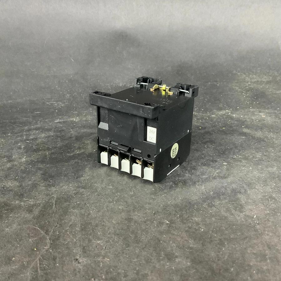 Used MOELLER DIL EM-01-G 24VDC CONTACTOR ($10 OBO)