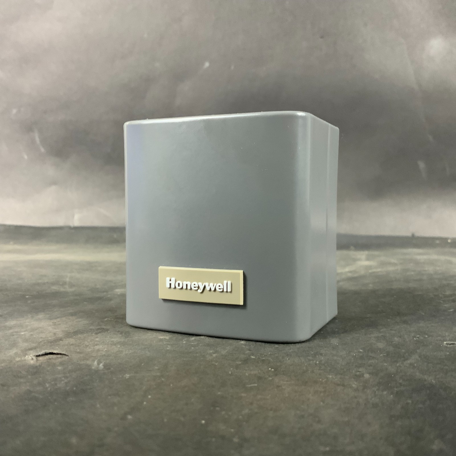 Used HONEYWELL C7031F 1018 TEMPERATURE SENSOR ($35 OBO)