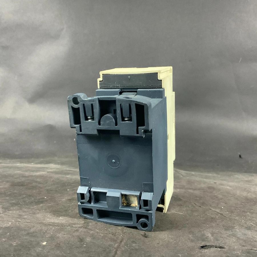 Used SCHNEIDER ELECTRIC CAD323BD CONTROL RELAY ($30 OBO)