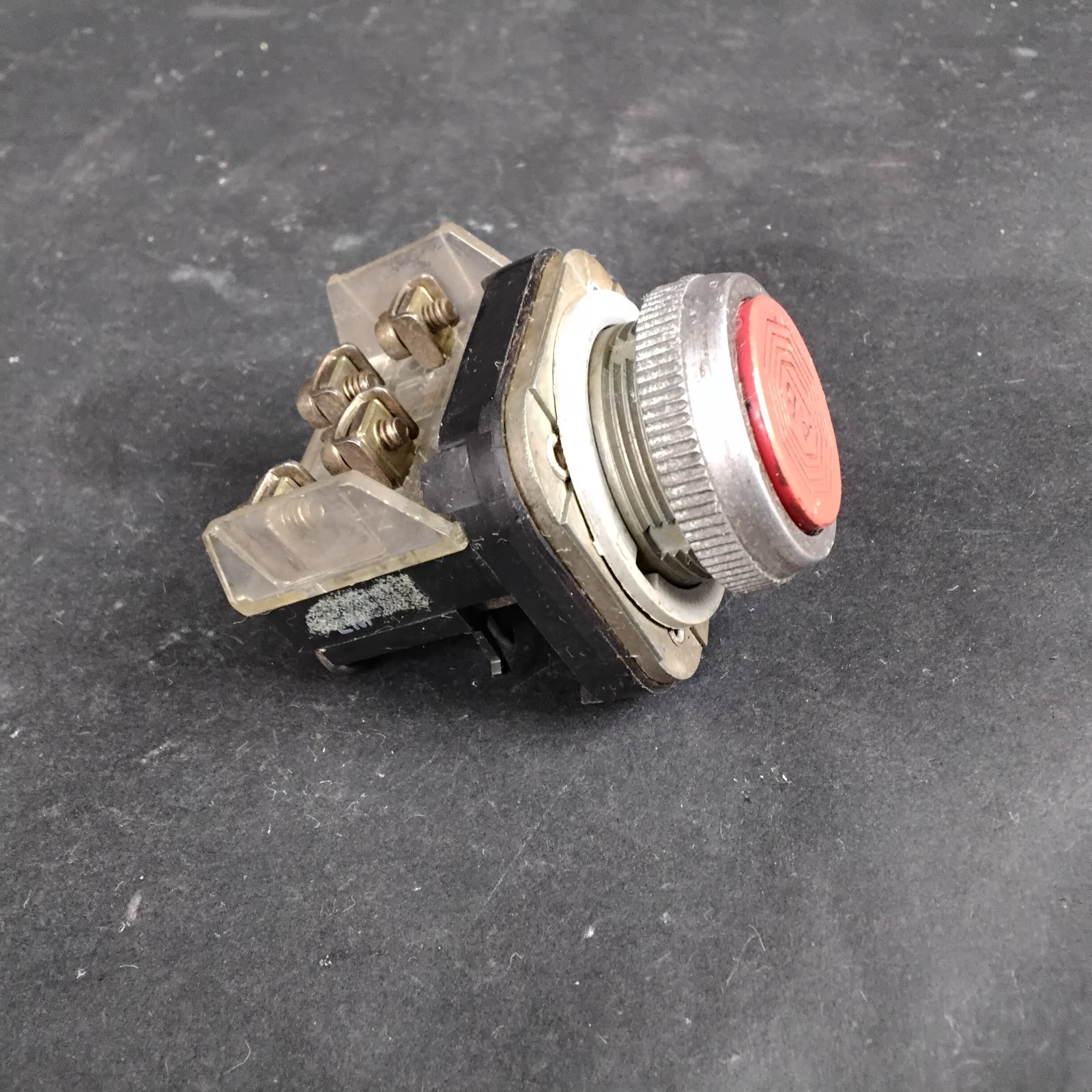Used ALLEN BRADLEY 800T-A SERIES T RED PUSHBUTTON SWITCH ($17 OBO)