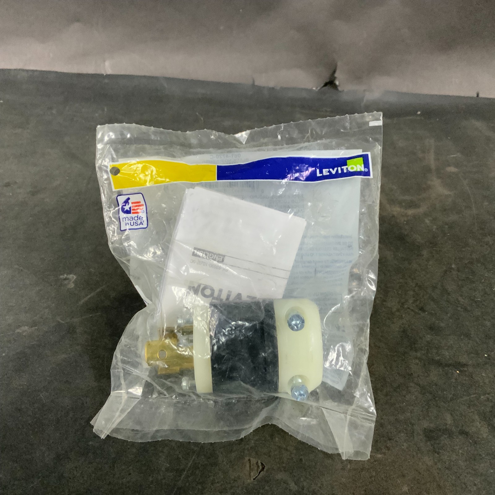 Used LEVITON 061-4720-C LOCKING PLUG ($10 OBO)