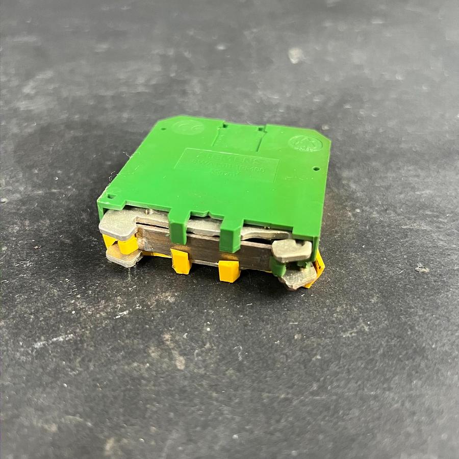 Used SIEMENS 8WA1011-1PM00 TERMINAL BLOCK ($10 OBO)