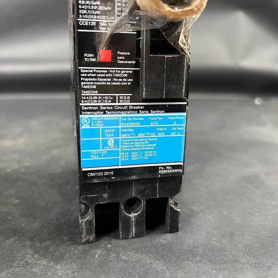 Used SIEMENS ED42B090 CIRCUIT BREAKER ($200 OBO)