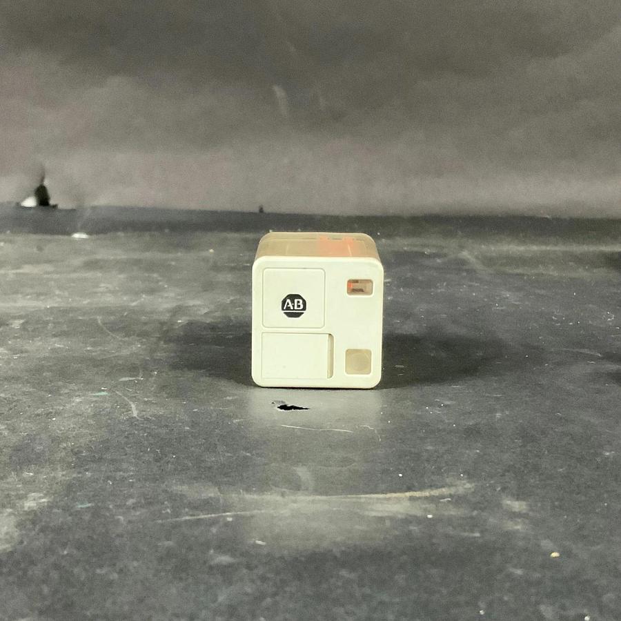 Used ALLEN BRADLEY 700 HA32A1 SERIES B RELAY($7 OBO)