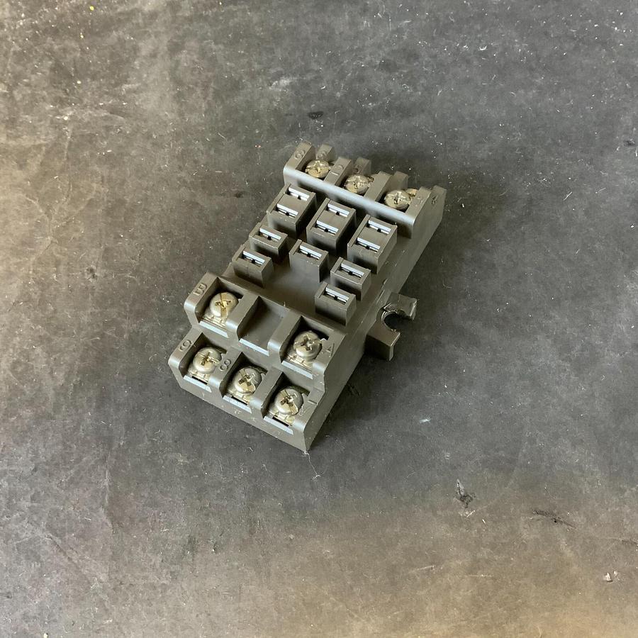 Used IDEC SR3B-02 RELAY SOCKET ($7 OBO)