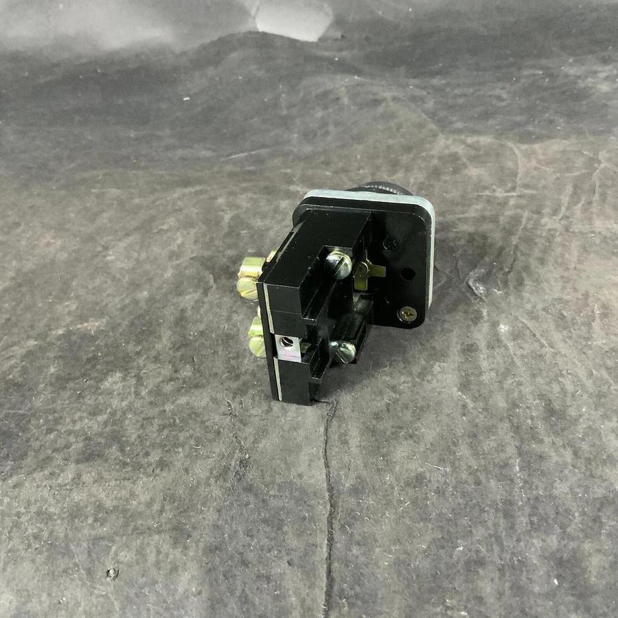 Used FUJI 70C-1A GREEN PUSHBUTTON ($15 OBO)