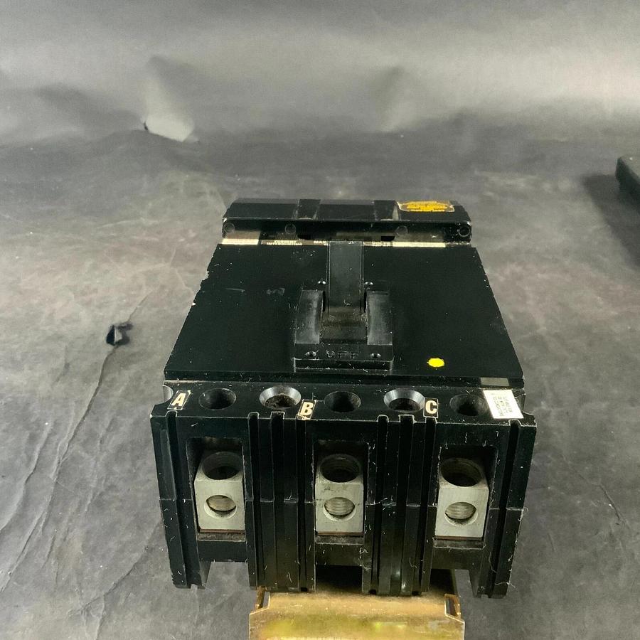 Used SQUARE D FA-32040 CIRCUIT BREAKER ($100 OBO)