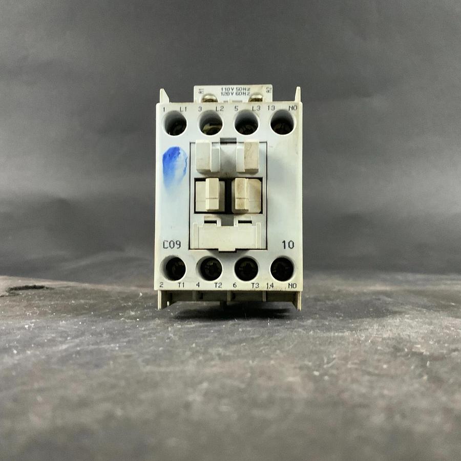 Used ALLEN BRADLEY 100-C09*10 COIL RELAY ($65 0B0)