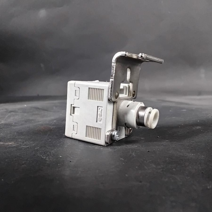 Used SMC ISE30A-C6H-P-M DIGITAL PRESSURE SWITCH ($35 OBO)