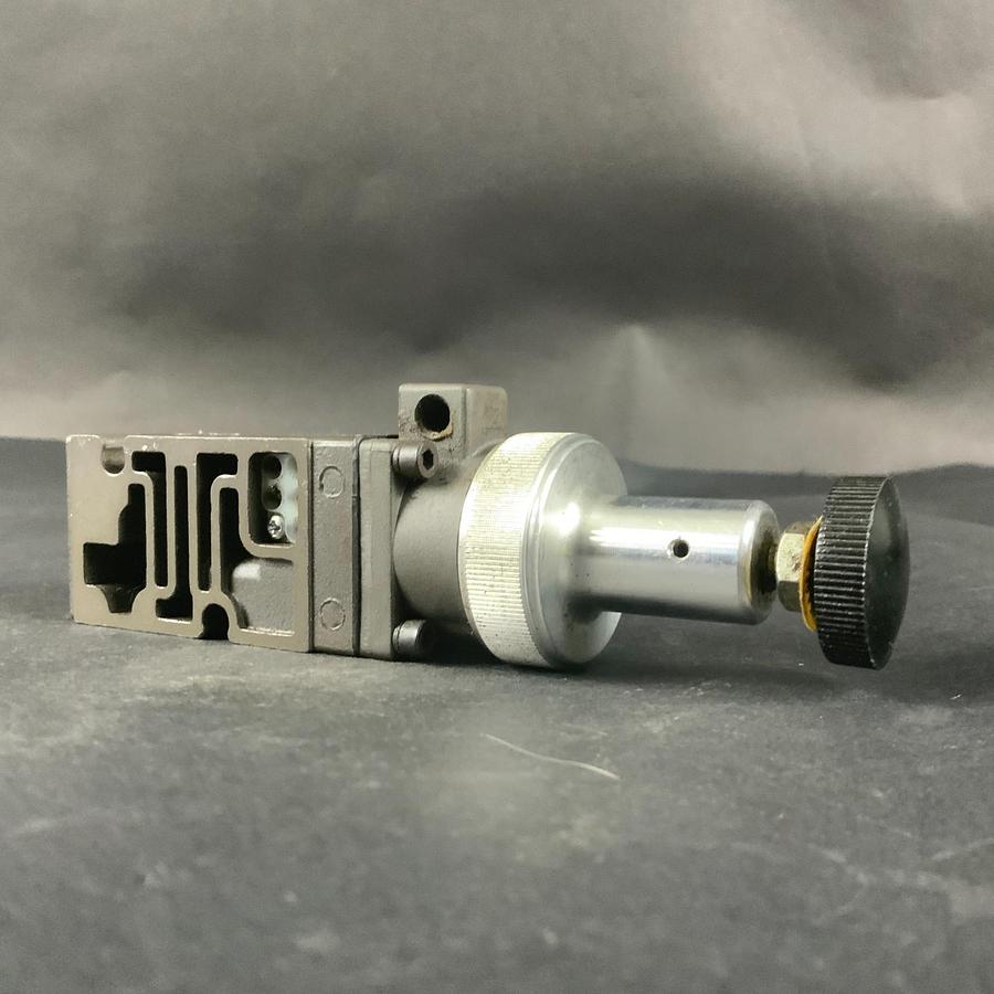 Used NUMATICS 081RS100J000000 PNEUMATIC REGULATOR ($10 OBO)