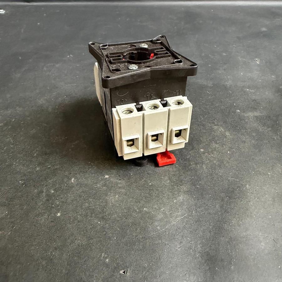 Used SCHNEIDER ELECTRIC V1 SWITCH BODY ($35 OBO)