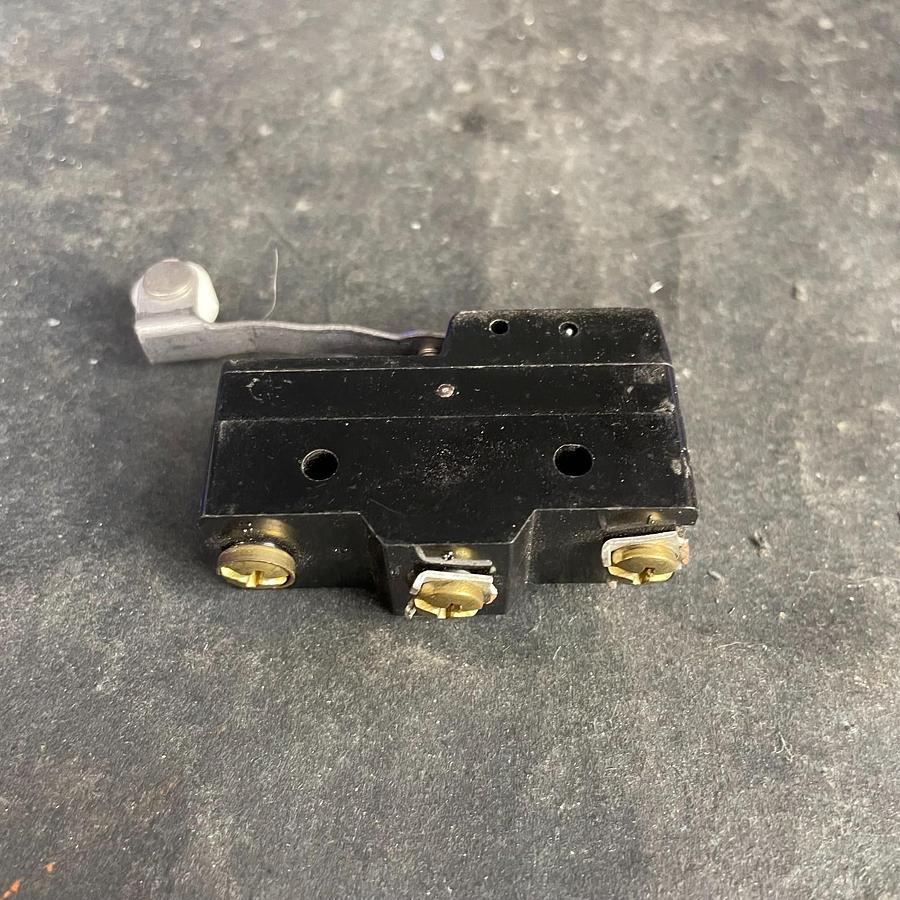 Used OMRON Z-15GW2-B7-K MICRO SWITCH