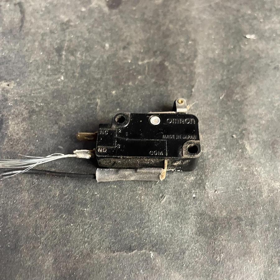 Used OMRON D2MV-01L22-1C2 MICRO SWITCH