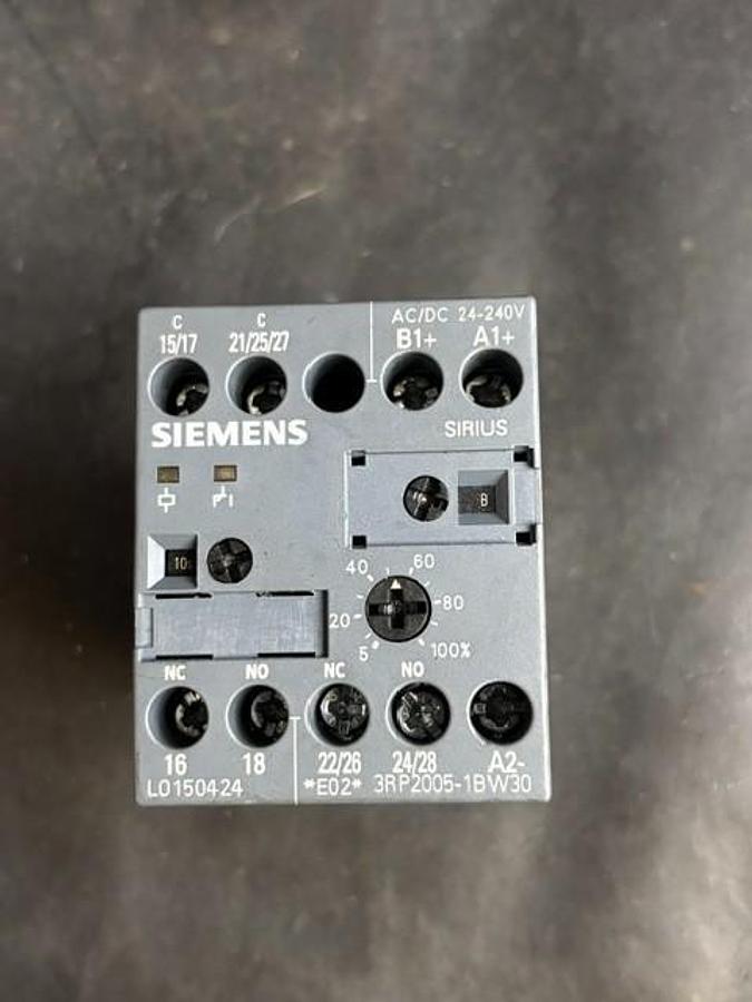 Used SIEMENS 3RP2005-1BW30 ELECTRONIC TIMING RELAY ($26 OBO)