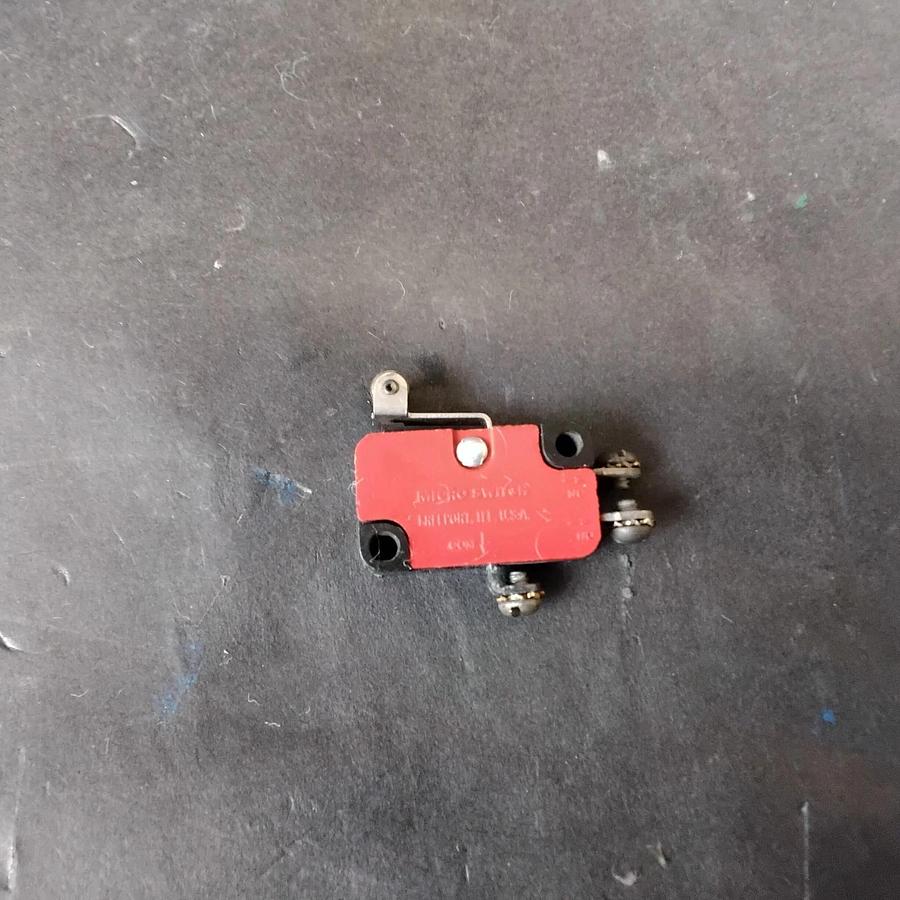 Used MICRO SWITCH V3L-139-D8 SWITCH ($7 OBO)