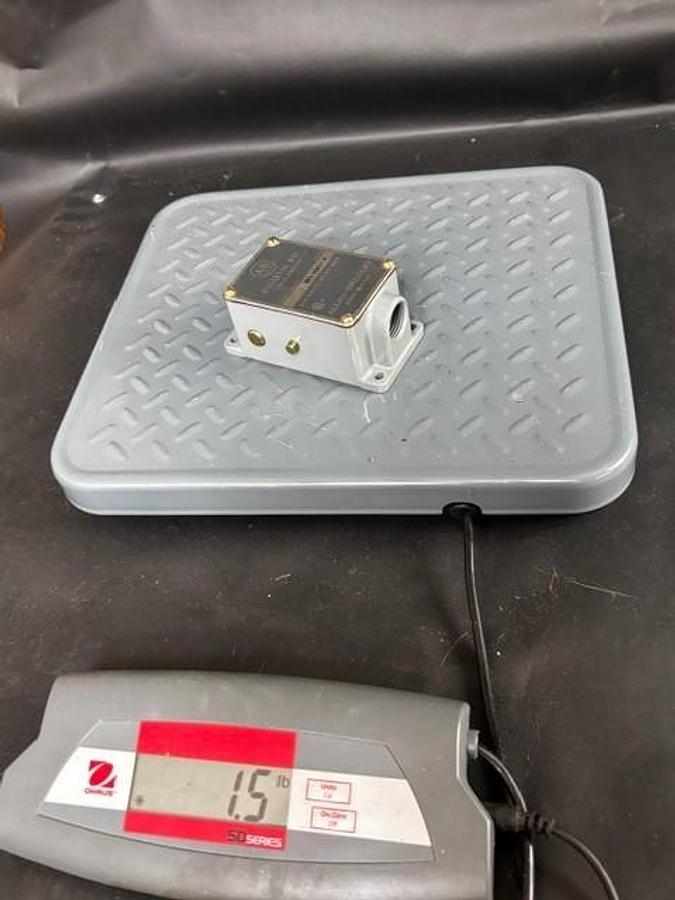 Used ALLEN BRADLEY 801-ASA11 LIMIT SWITCH