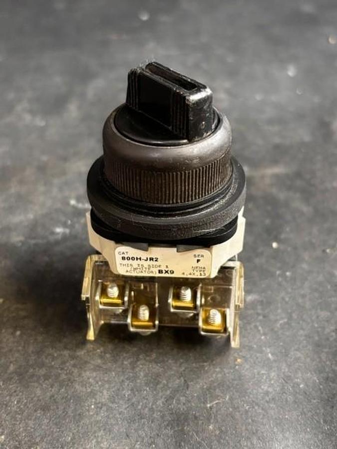 Used ALLEN BRADLEY 800H-JR2 SELECTOR SWITCH ($14 OBO)