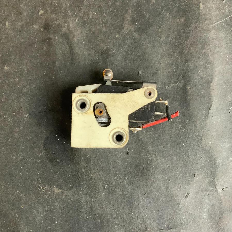 Used JOHNSON ELECTRIC SAIA BURGESS VCSPGP MICRO SWITCH