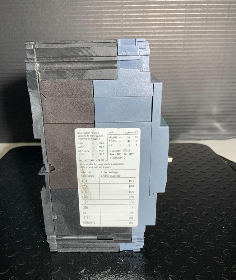Used SIEMENS 3VA5130-4ED31-0AA0 ($442.99 OBO)