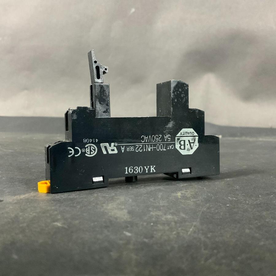 Used ALLEN BRADLEY 700-HN122 SERIES A RELAY SOCKET ($8 OBO)