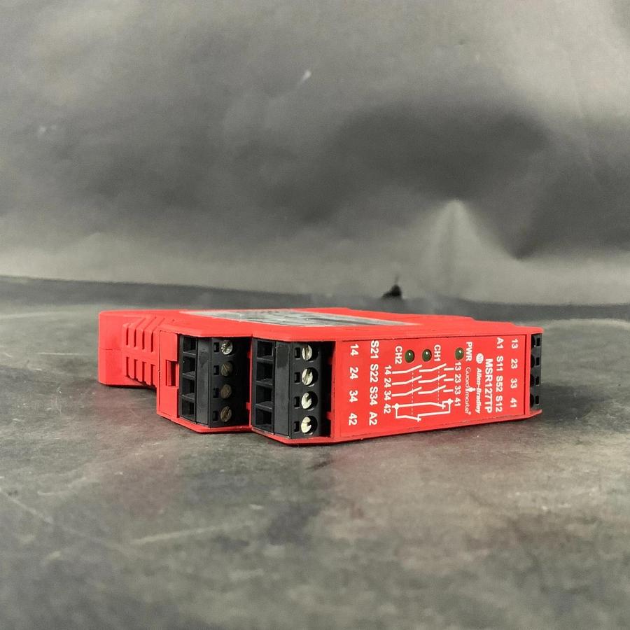 Used ALLEN BRADLEY 440R-N23132 GUARD MASTER SAFETY RELAY ($20 OBO)