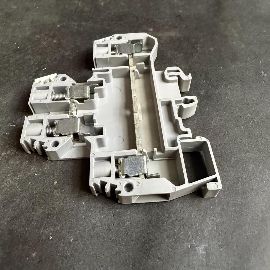 Used ENTRELEC M/8-D TERMINAL BLOCK ($5 OBO)