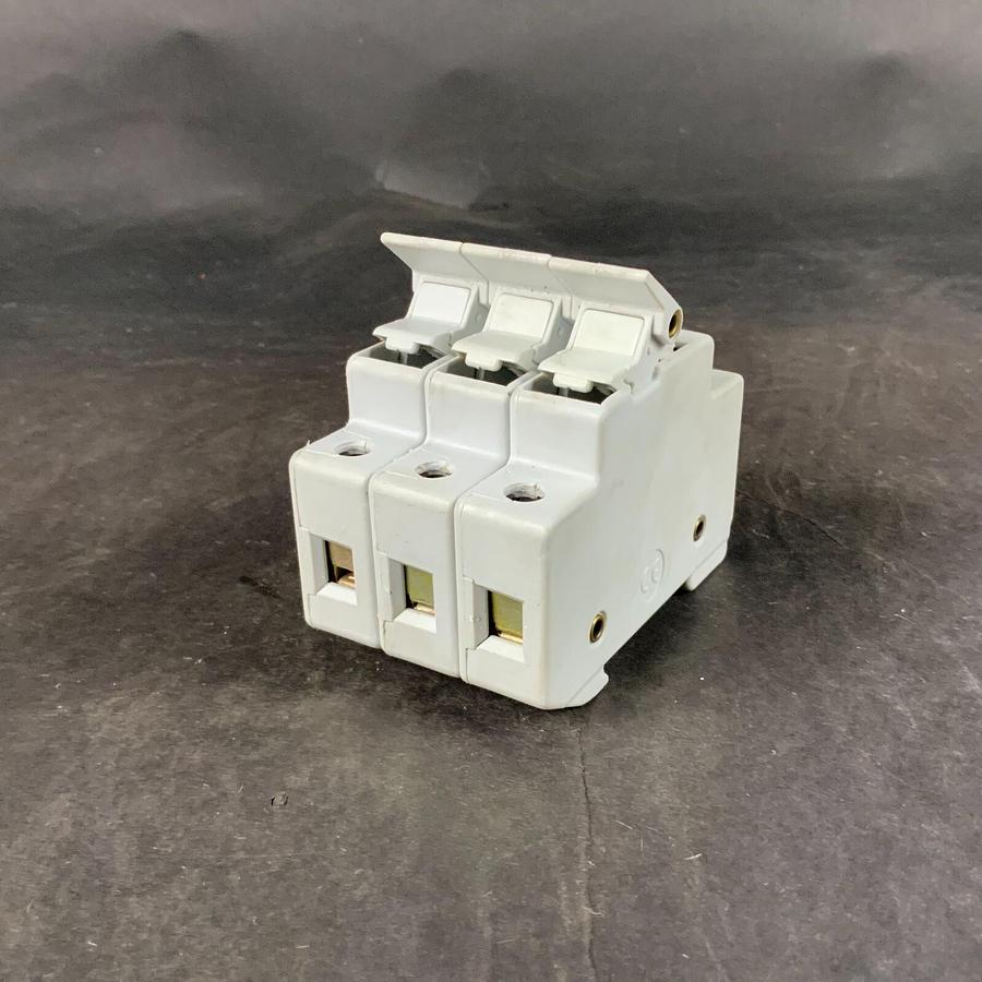 Used FERRAZ SHAWMUT USM3 FUSE HOLDER ($10 OBO)