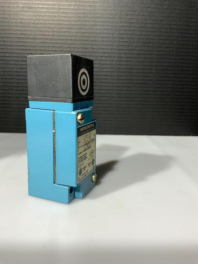 Used HONEYWELL DIVISION MICRO SWITCH LYS02C-2S ($49.99 OBO!!!)
