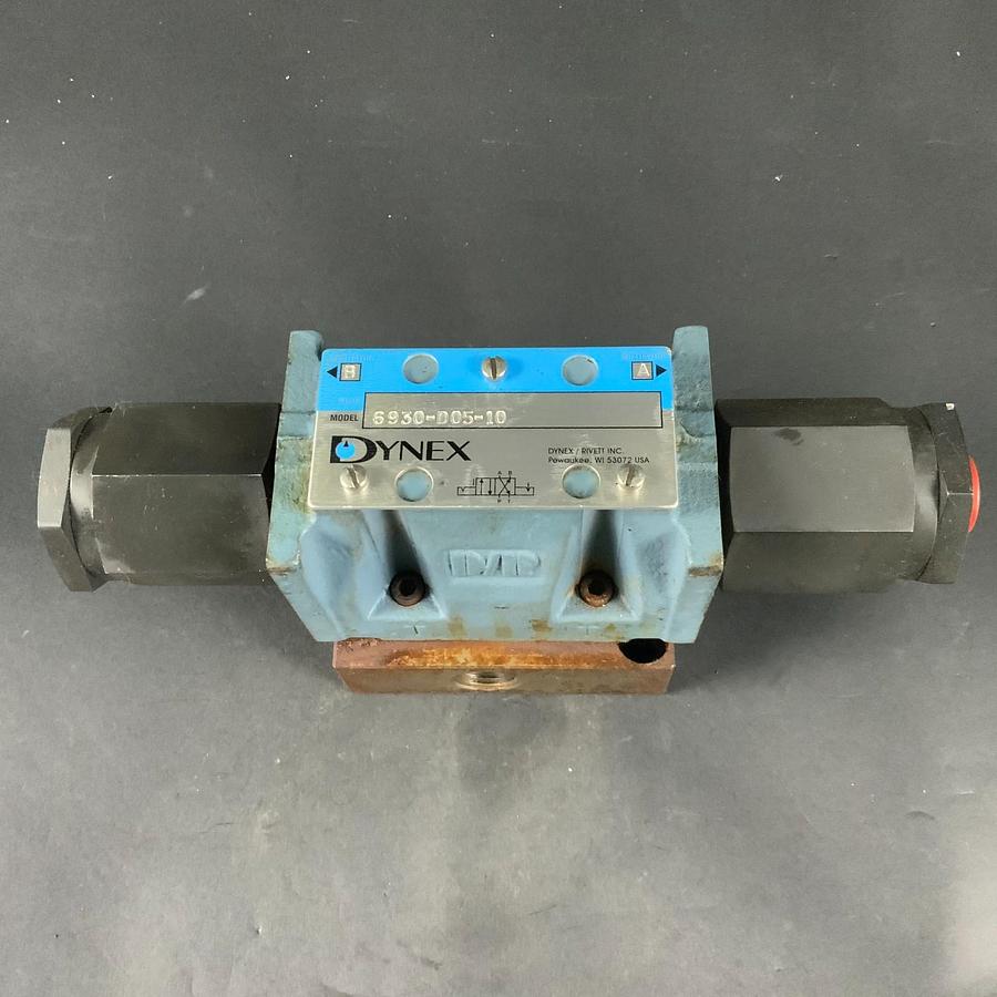Used DYNEX 6930-D05-10 HYDRAULIC DIRECTIONAL VALVE ($150 OBO)
