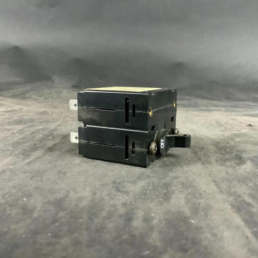 Used CARLING SWITCH - CIRCUIT BREAKER - AB2-B0-21-620-1D1-C ($12 OBO)