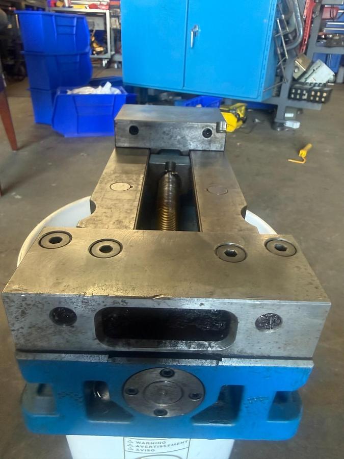 Used KURT DX6 CROSSOVER 10” MILLING MACHINE VISE