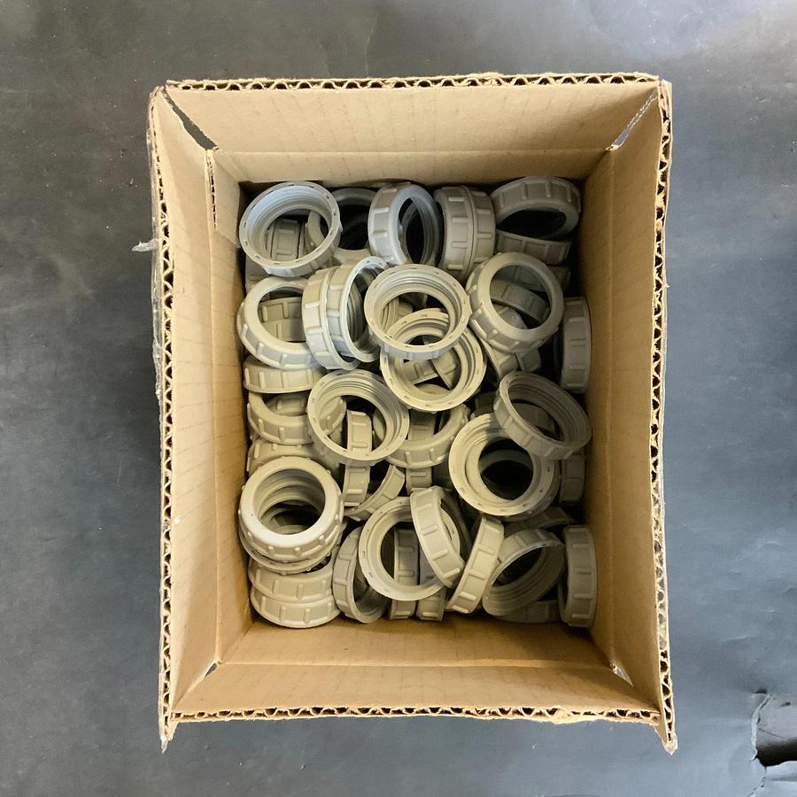 BRIDGEPORT 324 1-1/4” PLASTIC BUSHING - BOX OF 92 ($25 OBO)
