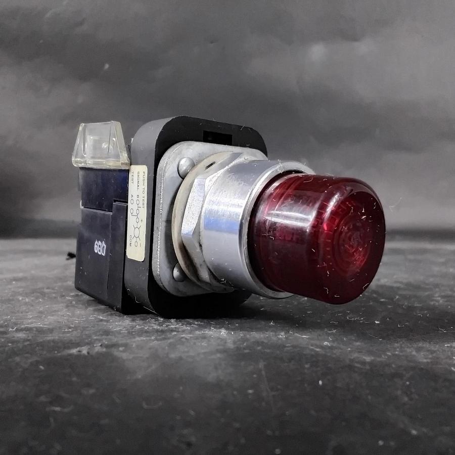 Used ALLEN BRADLEY 800T-QTH2R SERIES U RED INDICATOR LIGHT ($45 OBO)
