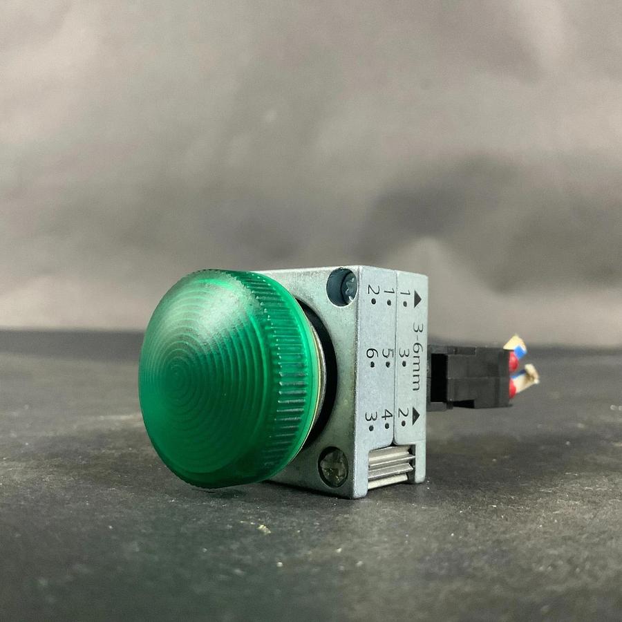 Used SIEMENS 3SB3403-1PC GREEN ILLUMINATED PILOT LIGHT ($15 OBO)